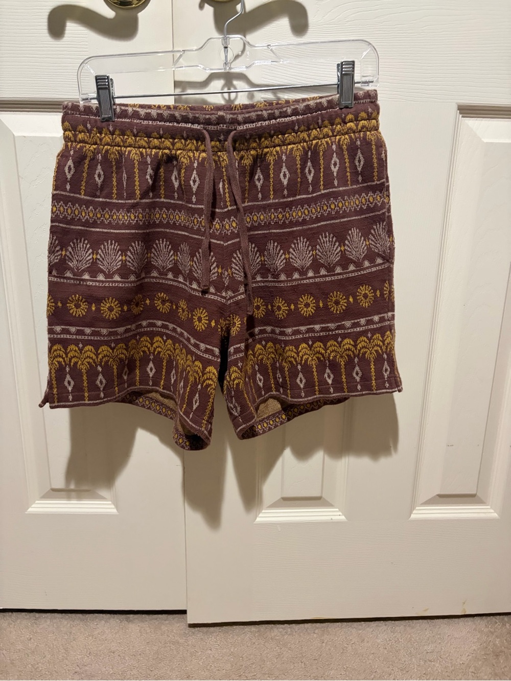 Men’s Patterned Knit Shorts - Maroon/Gold